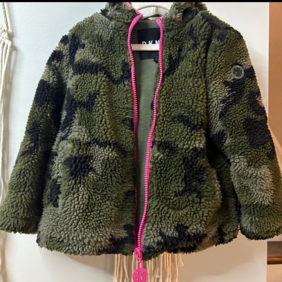 Dkny Other - DKNY Kids Green Camouflage Sherpa Jacket with Pink Zipper size-4
